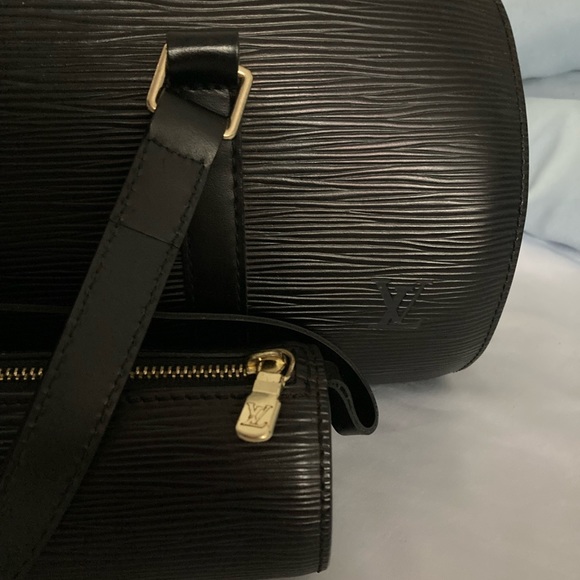 Epi Papillon LV purse with pouch and wallet - Picture 2 of 15